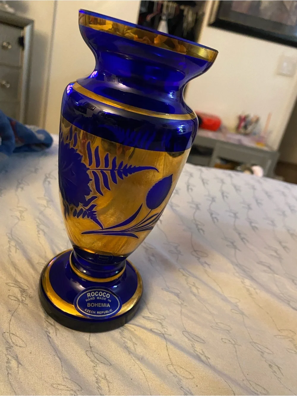Roccco elegant vase